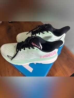 Hoka Women's Clifton 9